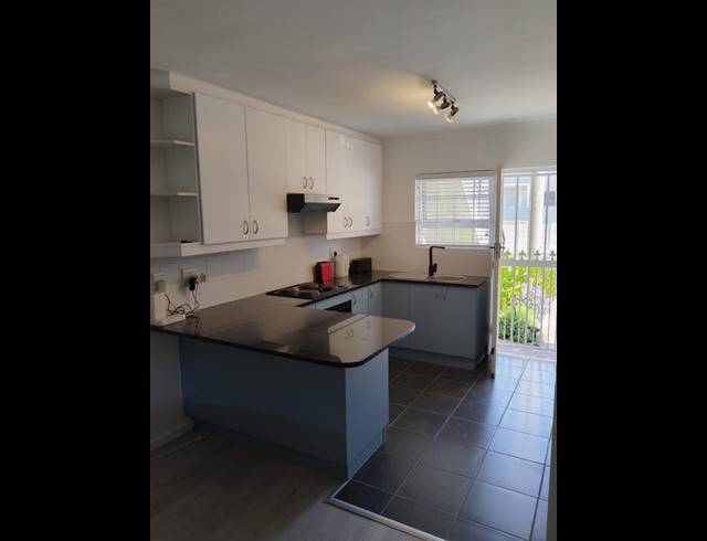 2 BEDROOM PROPERTY TO RENT IN WYNBERG UPPER